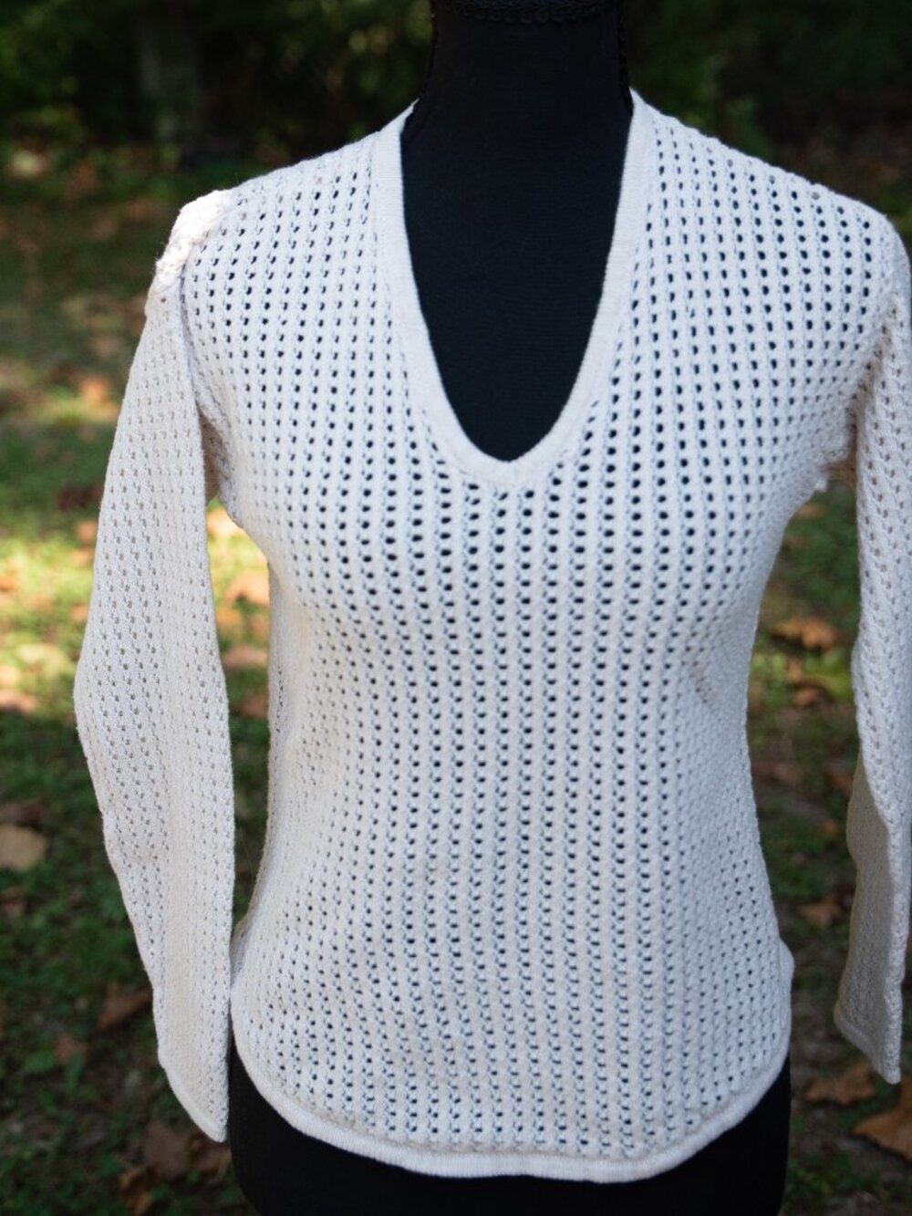 Women's white size small open-knit V-neck pullover sweater Jeanne Pierre